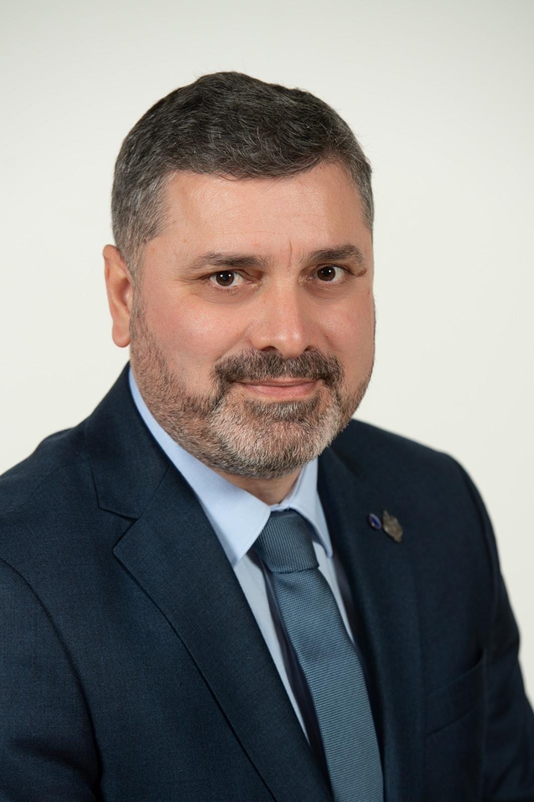 USR cheamă CNA în Parlament și cere măsuri urgente pentru a stopa incitările la violență și fake news-urile transmise de unele posturi TV